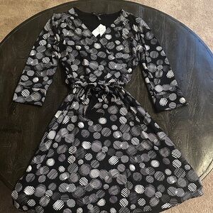 Stylish Black and White/White House Black Market Reversible Dress - XS